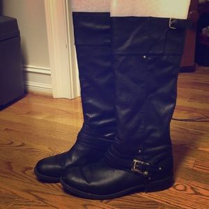 DV black flat boots size 9